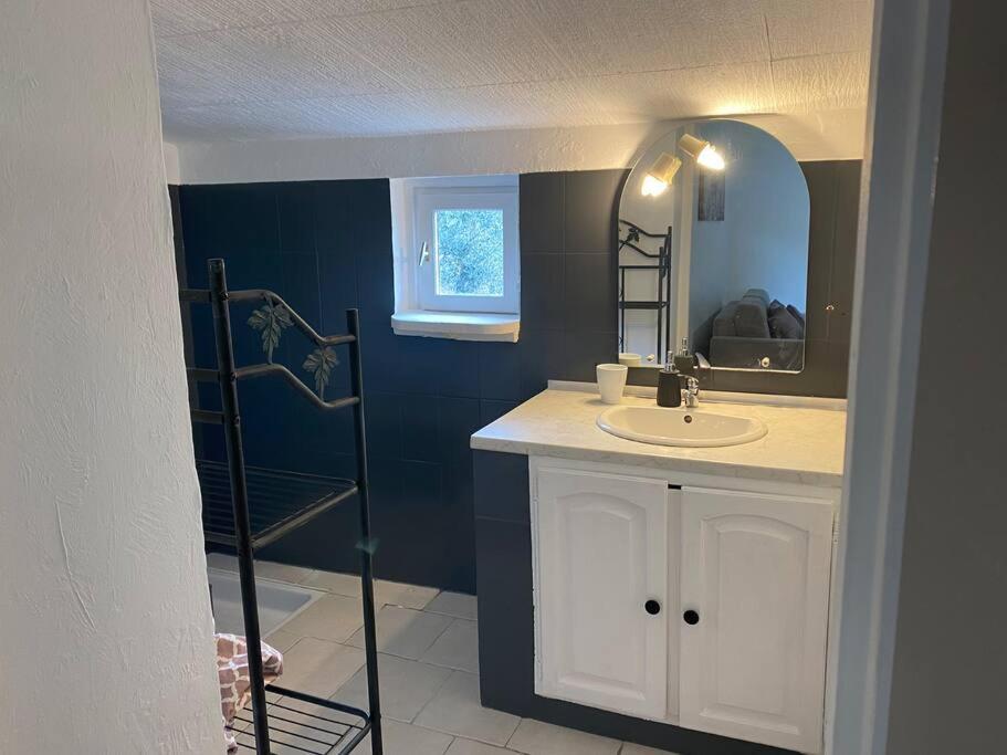 Charmante Maison Avec Piscine グルドン エクステリア 写真