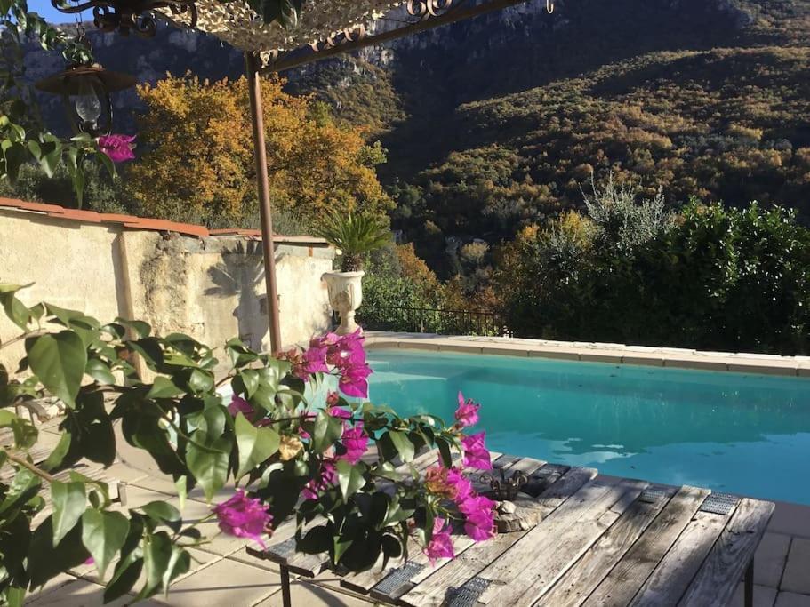 Charmante Maison Avec Piscine グルドン エクステリア 写真