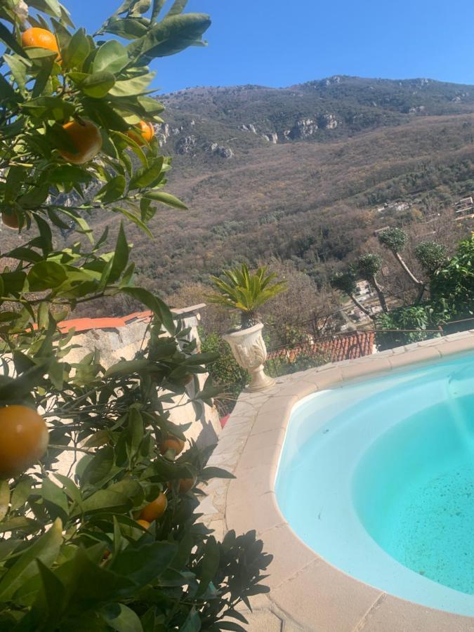 Charmante Maison Avec Piscine グルドン エクステリア 写真